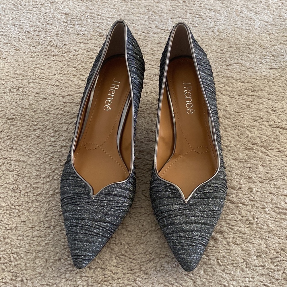 J. Reneé Beautiful Size 9 Narrow Sparkly Black And Silver Pointed Kitten Heel